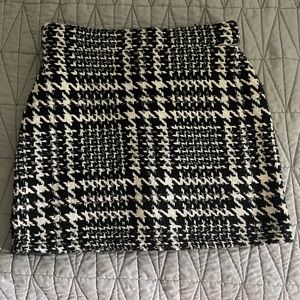 COPY - Black/white mini skirt